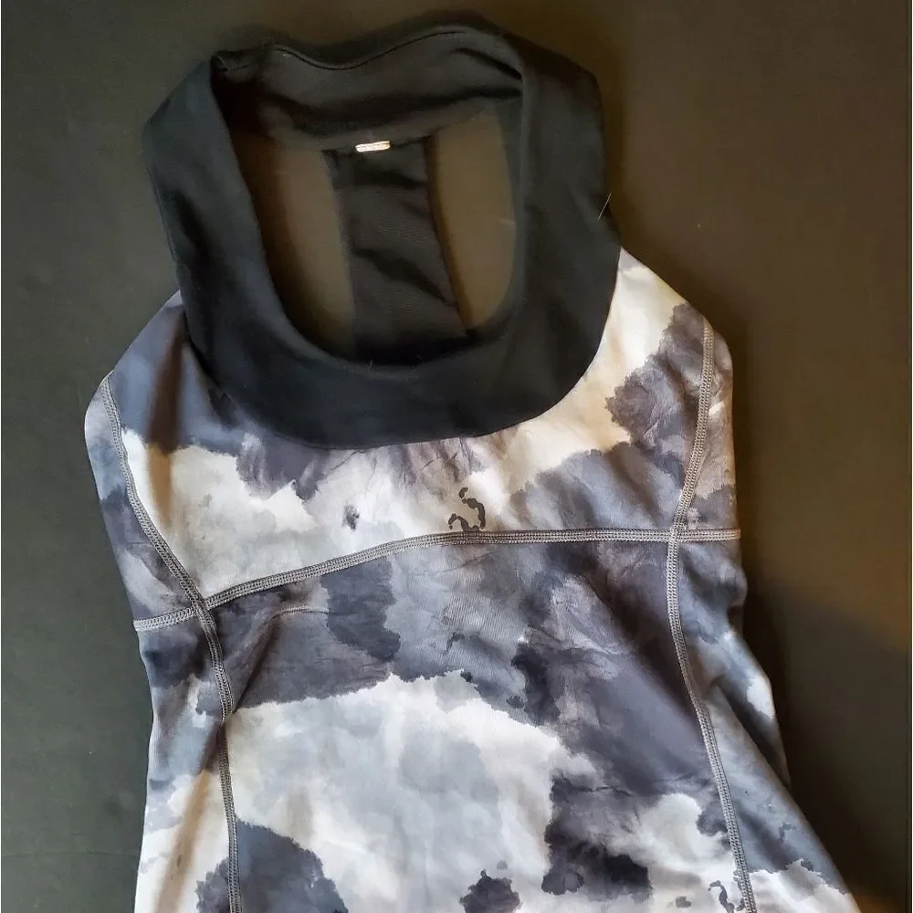 Lululemon Abstract Workout Tank - Picture 2 of 8